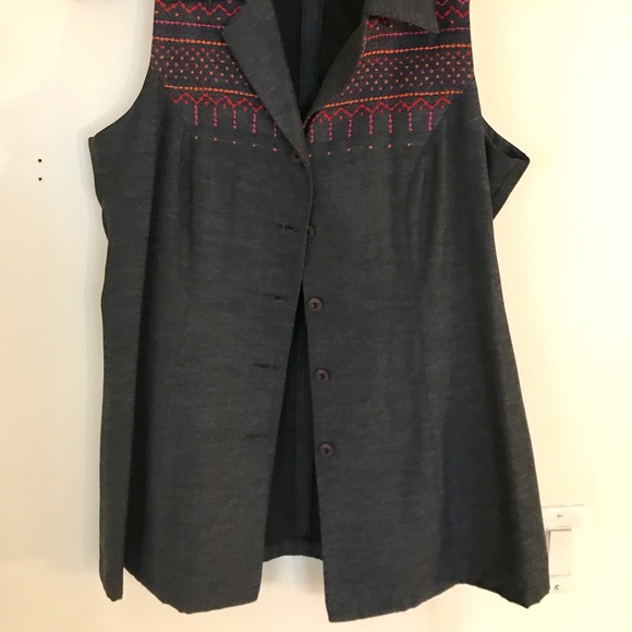Embroidery Vest - Picture 2 of 5